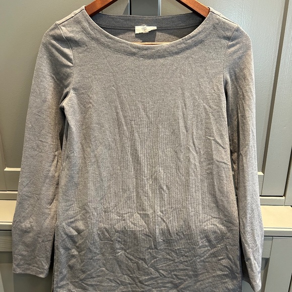 Aritzia long sleeve with slit - Picture 1 of 2